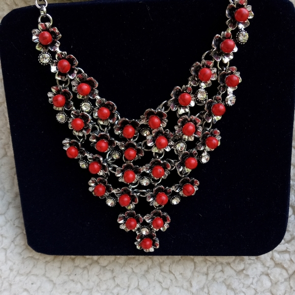 Beautiful Bib Necklace/Earrings Set + FREE GIFT - Picture 3 of 16